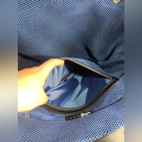 Abbi Tote - Picture 6 of 6